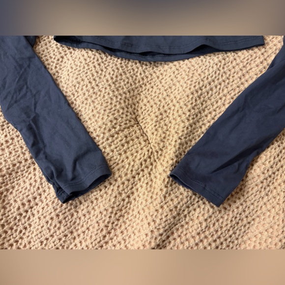 P’tula Blue Long Sleeve Open Back Cropped Athletic Top - Picture 2 of 8